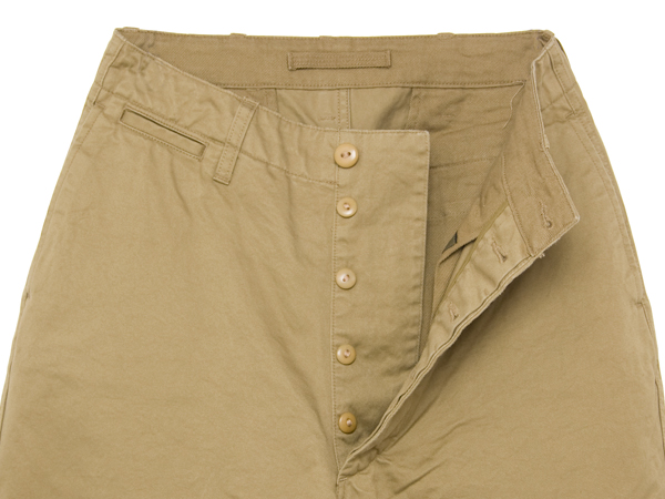 ナイジェルケーボン(NIGEL CABOURN)のベーシックミリタリーチノ